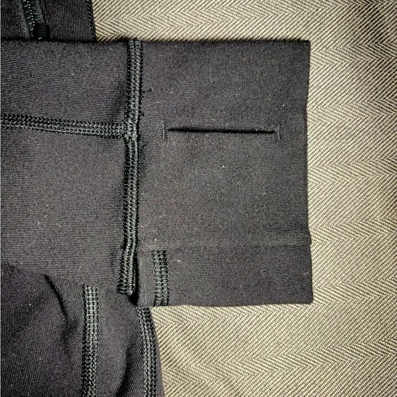 Ladies Sz 12 Black LuLuLemon Define Jacket *Luon Pre-Owned Excellent Condition - Picture 3 of 5